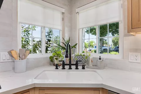 Kitchen - 13521 Cedar Creek Ave, Bakersfield, CA 93311 photo 4 of 4