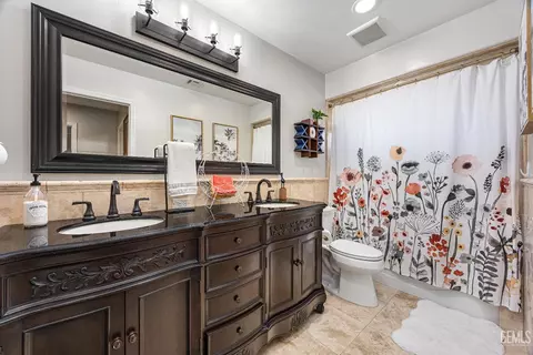 Bath - 13521 Cedar Creek Ave, Bakersfield, CA 93311 photo 4 of 4