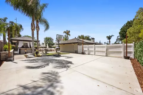 Exterior - 13521 Cedar Creek Ave, Bakersfield, CA 93311 photo 3 of 12