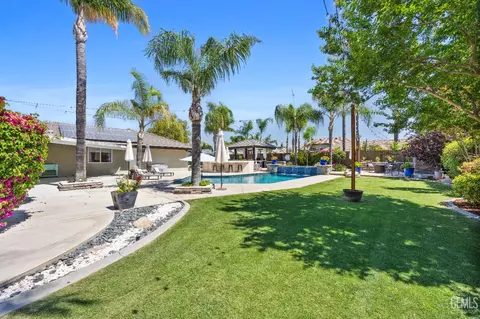 Exterior - 13521 Cedar Creek Ave, Bakersfield, CA 93311 photo 4 of 12