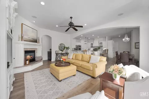 11209 Bardon Hill Dr, Bakersfield, CA 93312