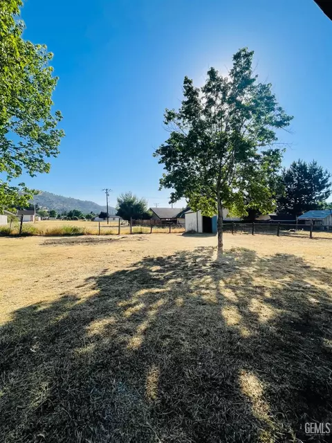 Exterior - 18121 Bold Venture Dr, Tehachapi, CA 93561 photo 3 of 10