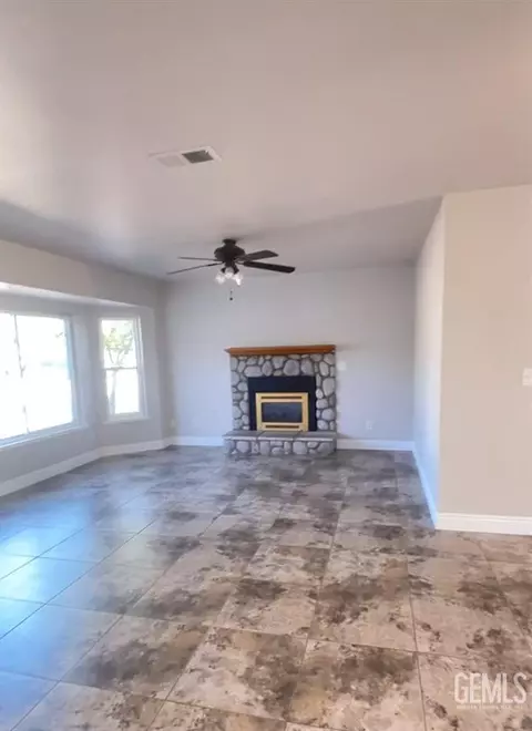 Living - 18121 Bold Venture Dr, Tehachapi, CA 93561 photo 1 of 1