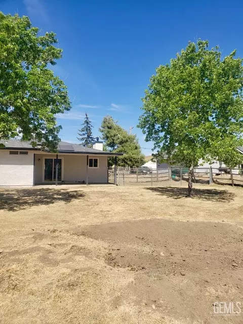 Exterior - 18121 Bold Venture Dr, Tehachapi, CA 93561 photo 6 of 10