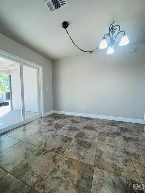 Dining - 18121 Bold Venture Dr, Tehachapi, CA 93561 photo 1 of 1