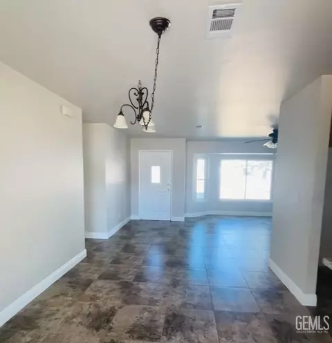 Entry Way - 18121 Bold Venture Dr, Tehachapi, CA 93561 photo 2 of 7