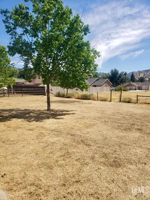 Exterior - 18121 Bold Venture Dr, Tehachapi, CA 93561 photo 7 of 10