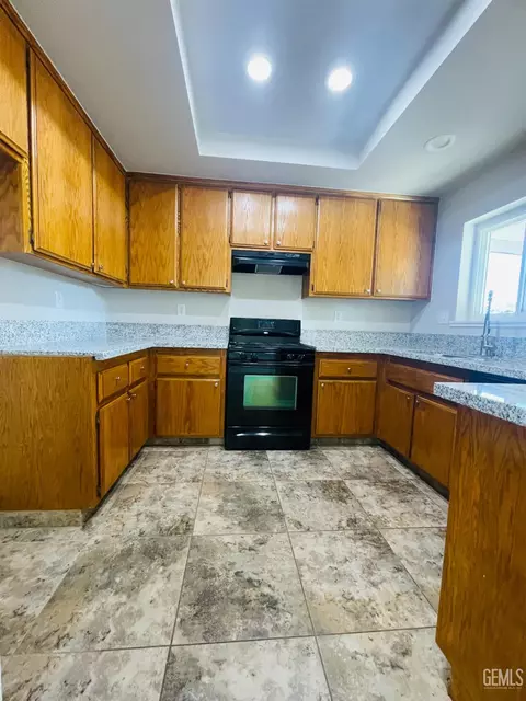 Kitchen - 18121 Bold Venture Dr, Tehachapi, CA 93561 photo 1 of 4
