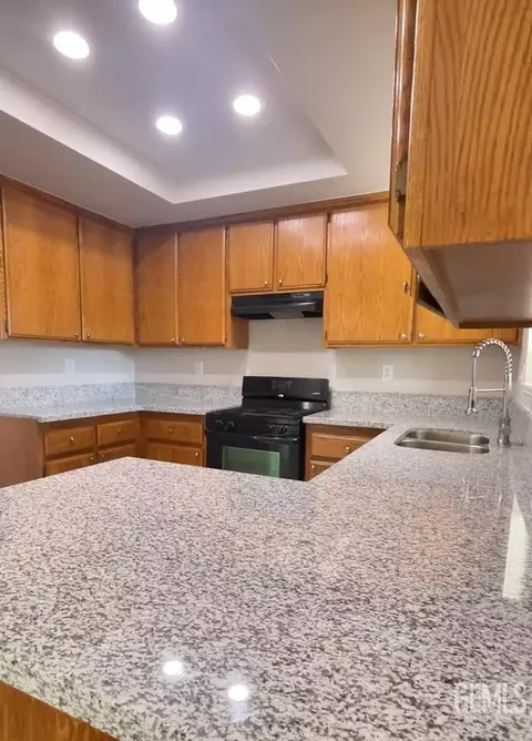 Kitchen - 18121 Bold Venture Dr, Tehachapi, CA 93561 photo 2 of 4