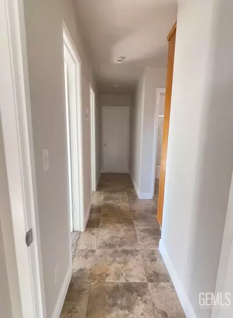 Entry Way - 18121 Bold Venture Dr, Tehachapi, CA 93561 photo 6 of 7