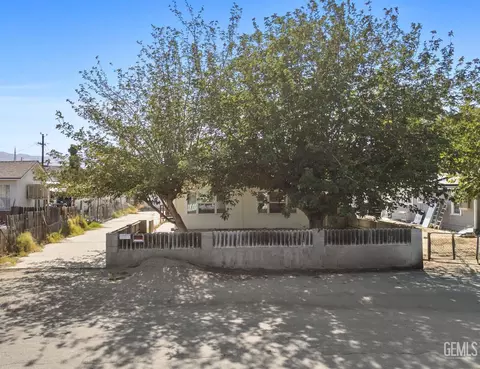 409 Van Buren St, Taft, CA 93268 photo 2