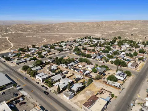409 Van Buren St, Taft, CA 93268 photo 8