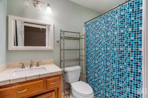 Bath - 22381 William Tell Trl, Tehachapi, CA 93561 photo 1 of 3