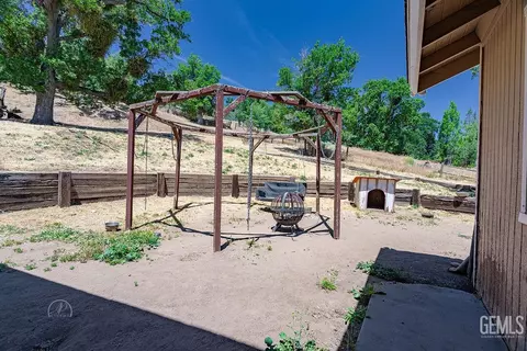 Exterior - 22381 William Tell Trl, Tehachapi, CA 93561 photo 5 of 6