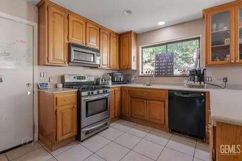 Kitchen - 22381 William Tell Trl, Tehachapi, CA 93561 photo 2 of 2