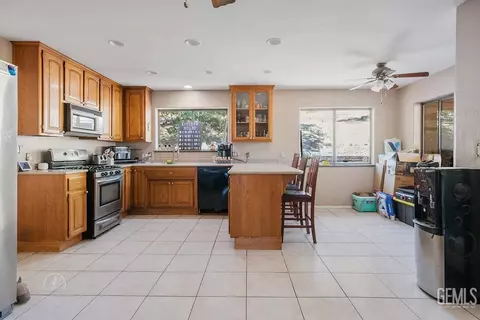 Kitchen - 22381 William Tell Trl, Tehachapi, CA 93561 photo 1 of 2