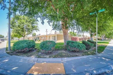Exterior - 1306 Thunderbird St, Bakersfield, CA 93309 photo 3 of 8