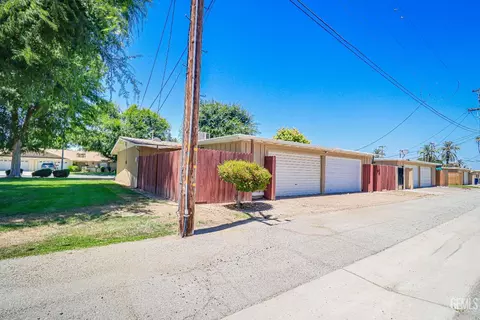 Exterior - 1306 Thunderbird St, Bakersfield, CA 93309 photo 7 of 8