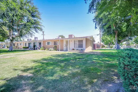 Exterior - 1306 Thunderbird St, Bakersfield, CA 93309 photo 2 of 8