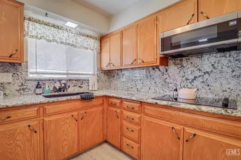 Kitchen - 1306 Thunderbird St, Bakersfield, CA 93309 photo 2 of 2