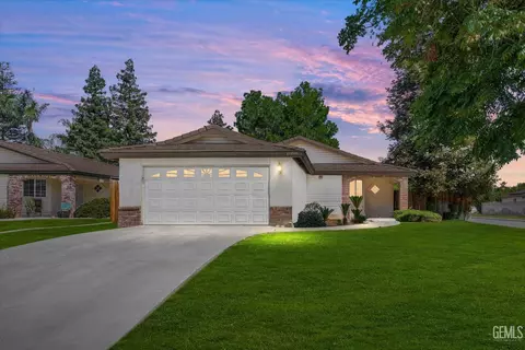 10200 Cheyenne Dr, Bakersfield, CA 93312