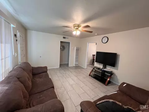 1930 Clinton St, Delano, CA 93215 photo 4
