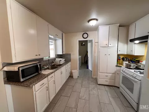 1930 Clinton St, Delano, CA 93215 photo 8