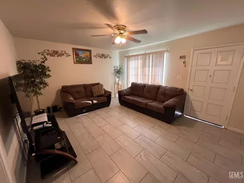 1930 Clinton St, Delano, CA 93215 photo 3
