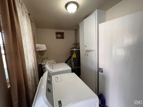 1930 Clinton St, Delano, CA 93215 photo 9