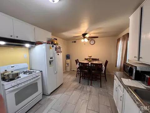 1930 Clinton St, Delano, CA 93215 photo 5