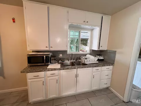 1930 Clinton St, Delano, CA 93215 photo 7