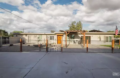 17823 Brimhall Rd, Bakersfield, CA 93314
