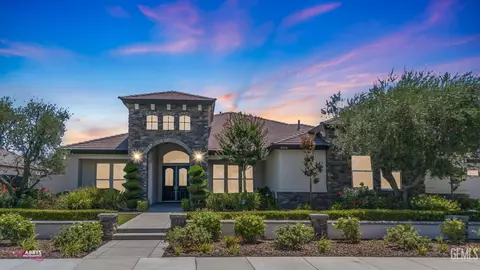4104 Woodcastle Way, Bakersfield, CA 93314