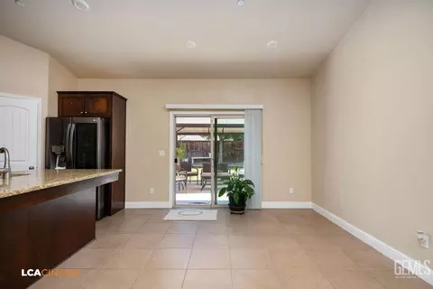 9434 Red Pine Dr, Shafter, CA 93263 photo 6