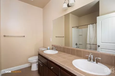 9434 Red Pine Dr, Shafter, CA 93263 photo 17