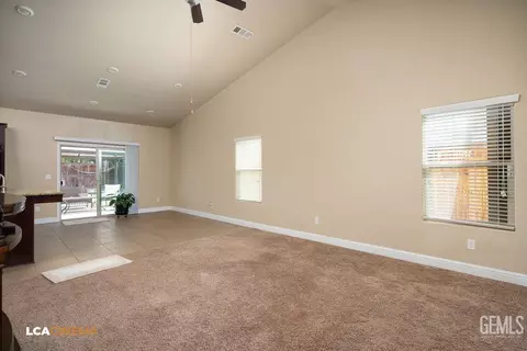 9434 Red Pine Dr, Shafter, CA 93263 photo 3