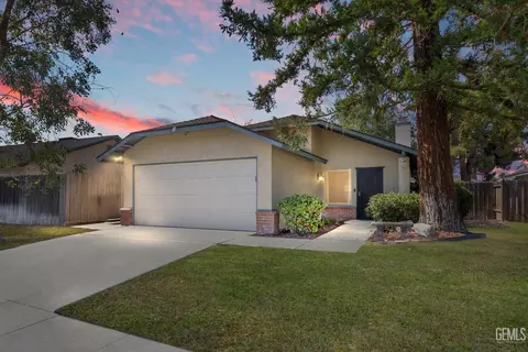 9401 Thoreau Ave, Bakersfield, CA 93311