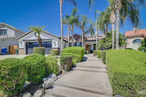 6800 Eagle Cap St, Bakersfield, CA 93313 photo 1