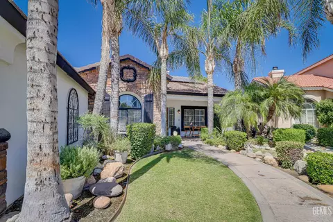 6800 Eagle Cap St, Bakersfield, CA 93313 photo 2