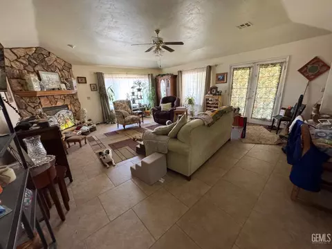 Living - 22417 Citation St, Tehachapi, CA 93561 photo 1 of 1