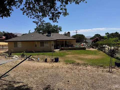 Exterior - 22417 Citation St, Tehachapi, CA 93561 photo 2 of 5
