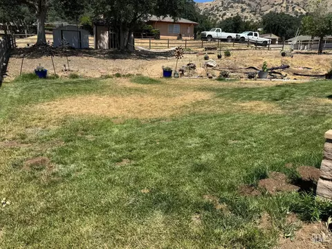 Exterior - 22417 Citation St, Tehachapi, CA 93561 photo 5 of 5