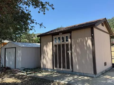 Exterior - 22417 Citation St, Tehachapi, CA 93561 photo 4 of 5