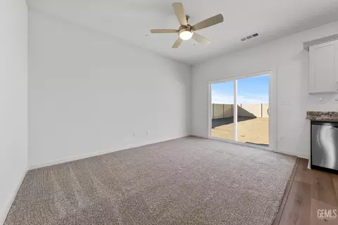 7814 Grapefruit Dr, Bakersfield, CA 93313 photo 2