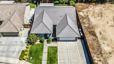 10202 Pepperwood Dr, Bakersfield, CA 93311