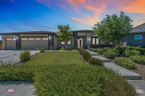 802 Barre Ct, Bakersfield, CA 93314