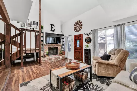 2316 Gosford Rd #R, Bakersfield, CA 93309