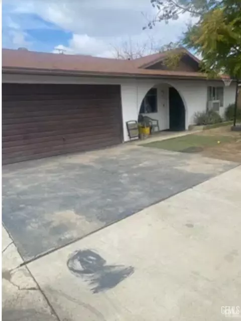 5721 Garber Way, Bakersfield, CA 93307