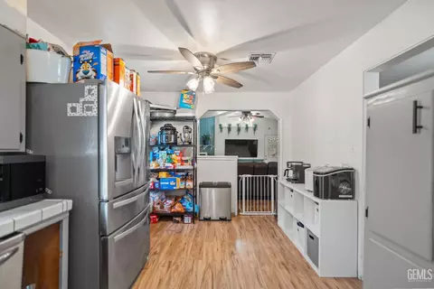 Entry Way - 111 E Woodrow St, Taft, CA 93268 photo 3 of 3