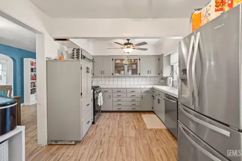 Kitchen - 111 E Woodrow St, Taft, CA 93268 photo 1 of 2